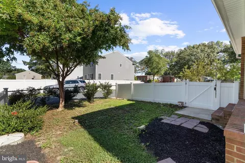 Exterior - 909 8th St, Pasadena, MD 21122 photo 4 of 10
