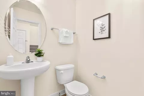 Entry Way - 909 8th St, Pasadena, MD 21122 photo 1 of 2