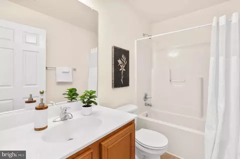 Bath - 909 8th St, Pasadena, MD 21122 photo 2 of 2