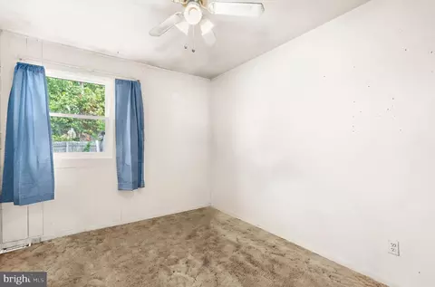 Bedroom - 1087 Fitz Ct, Pasadena, MD 21122 photo 2 of 6