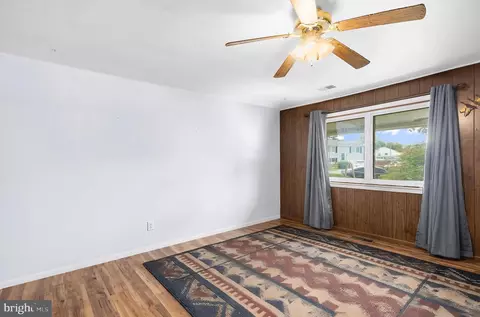 Living - 1087 Fitz Ct, Pasadena, MD 21122 photo 4 of 4