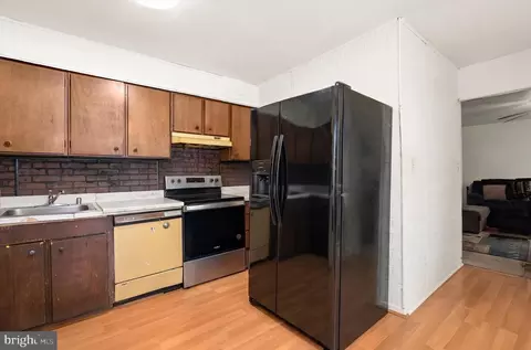 Kitchen - 1087 Fitz Ct, Pasadena, MD 21122 photo 2 of 4