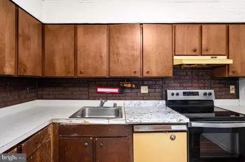 Kitchen - 1087 Fitz Ct, Pasadena, MD 21122 photo 4 of 4
