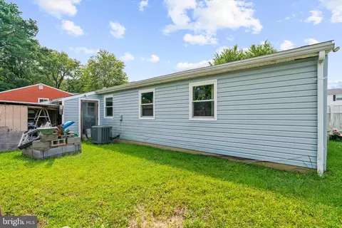 Exterior - 1087 Fitz Ct, Pasadena, MD 21122 photo 7 of 9