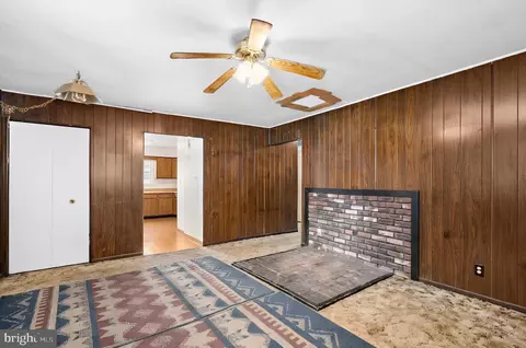 Living - 1087 Fitz Ct, Pasadena, MD 21122 photo 1 of 4