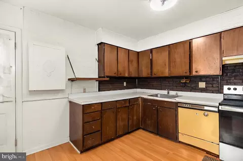 Kitchen - 1087 Fitz Ct, Pasadena, MD 21122 photo 3 of 4