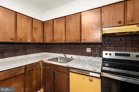 Kitchen - 1087 Fitz Ct, Pasadena, MD 21122 photo 1 of 4