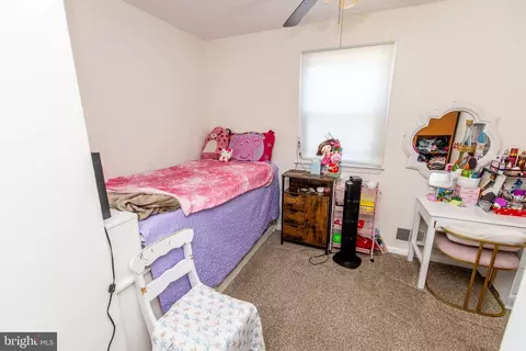 Bedroom - 1920 Potomac Rd, Edgewater, MD 21037 photo 4 of 7