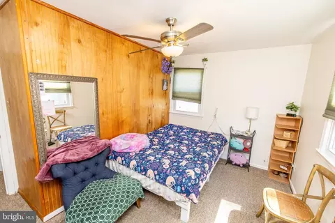 Bedroom - 1920 Potomac Rd, Edgewater, MD 21037 photo 6 of 7