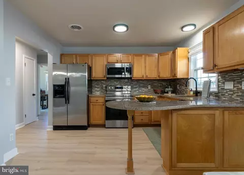 Kitchen - 2109 Shore Dr, Edgewater, MD 21037 photo 2 of 4