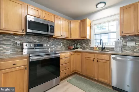Kitchen - 2109 Shore Dr, Edgewater, MD 21037 photo 1 of 4