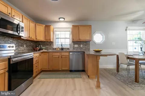 Kitchen - 2109 Shore Dr, Edgewater, MD 21037 photo 4 of 4