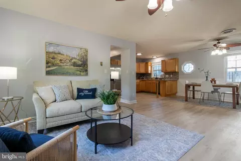 Living - 2109 Shore Dr, Edgewater, MD 21037 photo 3 of 3