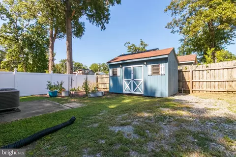 Exterior - 2109 Shore Dr, Edgewater, MD 21037 photo 7 of 9