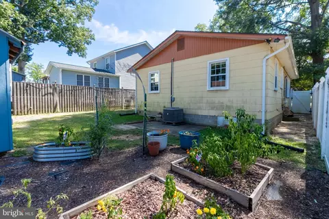 Exterior - 2109 Shore Dr, Edgewater, MD 21037 photo 5 of 9