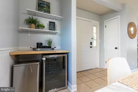 Entry Way - 2109 Shore Dr, Edgewater, MD 21037 photo 2 of 2