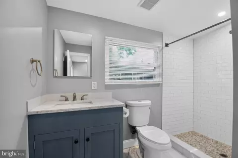 Bath - 1727 Forestville Rd, Edgewater, MD 21037 photo 3 of 3