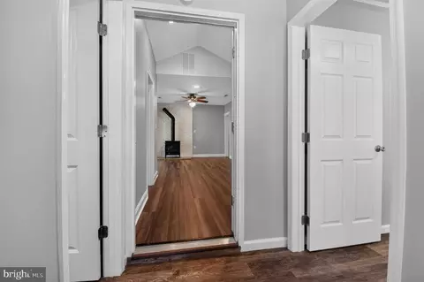 Entry Way - 1727 Forestville Rd, Edgewater, MD 21037 photo 5 of 8