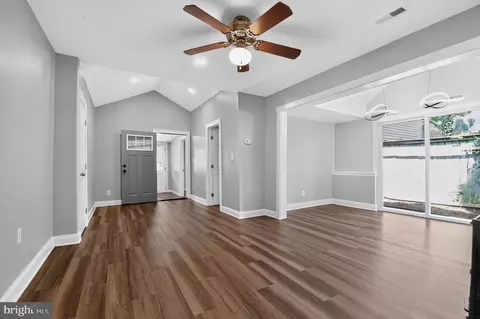 Entry Way - 1727 Forestville Rd, Edgewater, MD 21037 photo 3 of 8