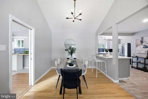 Entry Way - 13 Rickover Ct, Annapolis, MD 21401 photo 4 of 10