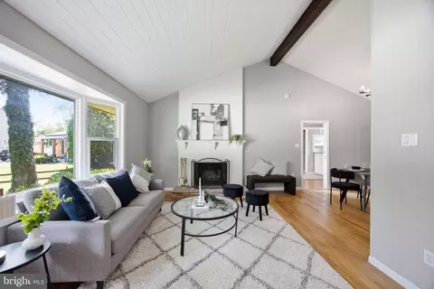 Living - 13 Rickover Ct, Annapolis, MD 21401 photo 1 of 4