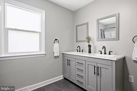 Bath - 13 Rickover Ct, Annapolis, MD 21401 photo 4 of 7