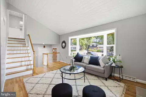 Living - 13 Rickover Ct, Annapolis, MD 21401 photo 2 of 4