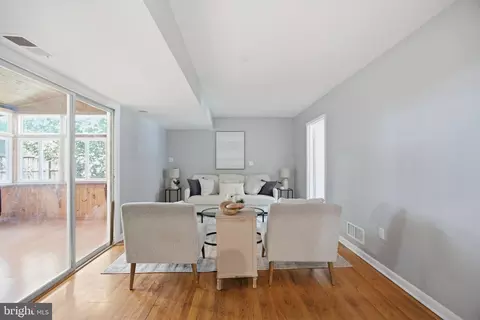 Living - 13 Rickover Ct, Annapolis, MD 21401 photo 3 of 4
