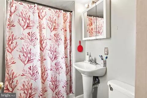 Bath - 940 Hammonds Ln, Brooklyn, MD 21225 photo 1 of 3