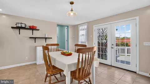Entry Way - 7741 Outing Ave, Pasadena, MD 21122 photo 5 of 8