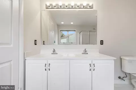 Bath - 409 Lily Brook Ct, Pasadena, MD 21122 photo 3 of 5