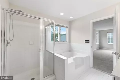 Bath - 409 Lily Brook Ct, Pasadena, MD 21122 photo 4 of 5