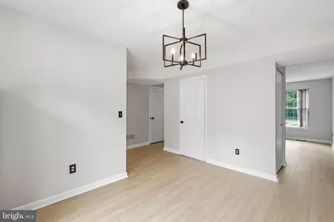 Entry Way - 409 Lily Brook Ct, Pasadena, MD 21122 photo 2 of 3