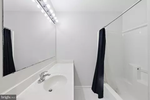 Bath - 409 Lily Brook Ct, Pasadena, MD 21122 photo 5 of 5