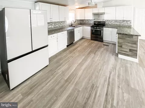 210 5th St, Lothian, MD 20711 photo 12