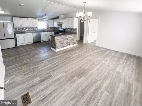 210 5th St, Lothian, MD 20711 photo 5
