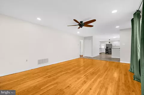 Living - 243 12th, Pasadena, MD 21122 photo 2 of 4