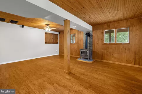 Living - 619 Sutton Drive Dr, Pasadena, MD 21122 photo 3 of 4