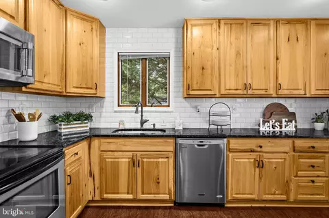 Kitchen - 619 Sutton Drive Dr, Pasadena, MD 21122 photo 5 of 6