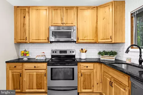 Kitchen - 619 Sutton Drive Dr, Pasadena, MD 21122 photo 3 of 6