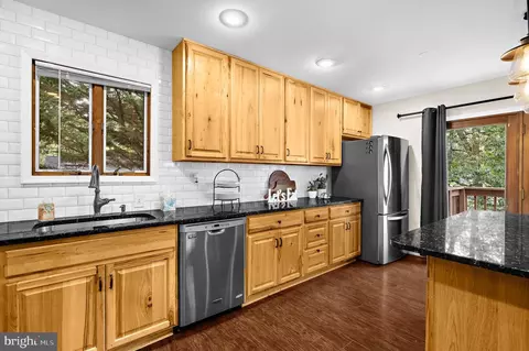 Kitchen - 619 Sutton Drive Dr, Pasadena, MD 21122 photo 4 of 6