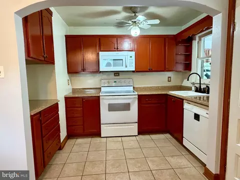 Kitchen - 8390 Oak Dr, Pasadena, MD 21122 photo 2 of 2