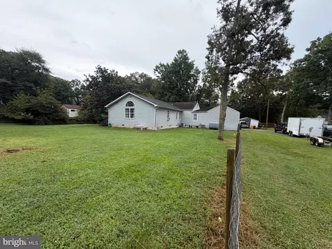 Exterior - 8390 Oak Dr, Pasadena, MD 21122 photo 5 of 5