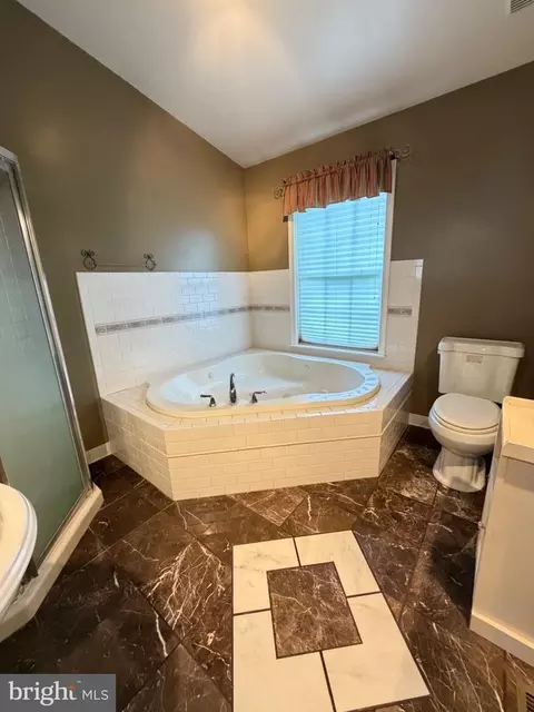 Bath - 8390 Oak Dr, Pasadena, MD 21122 photo 3 of 4
