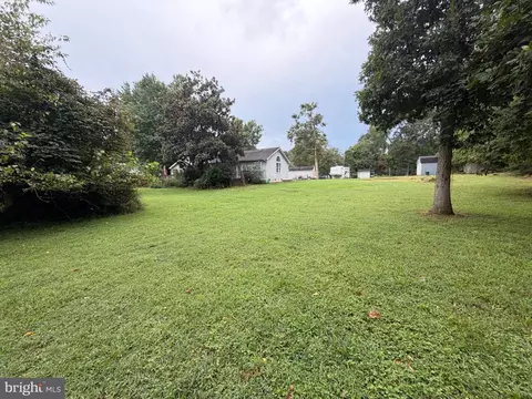 Exterior - 8390 Oak Dr, Pasadena, MD 21122 photo 4 of 5