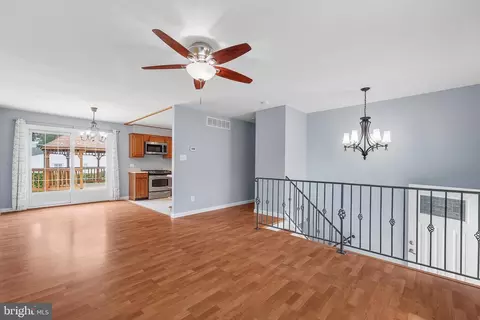 Living - 756 219th St, Pasadena, MD 21122 photo 2 of 3