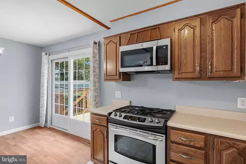 Entry Way - 756 219th St, Pasadena, MD 21122 photo 2 of 3