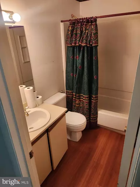Bath - 1519 Winterberry Dr, Arnold, MD 21012 photo 2 of 3