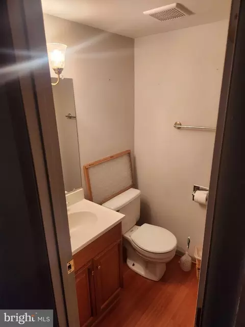 Bath - 1519 Winterberry Dr, Arnold, MD 21012 photo 1 of 3