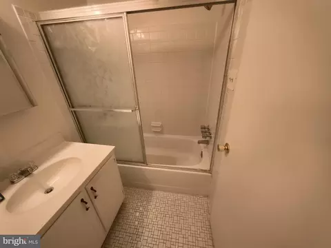Bath - 8681 Scorton Harbour, Pasadena, MD 21122 photo 2 of 3